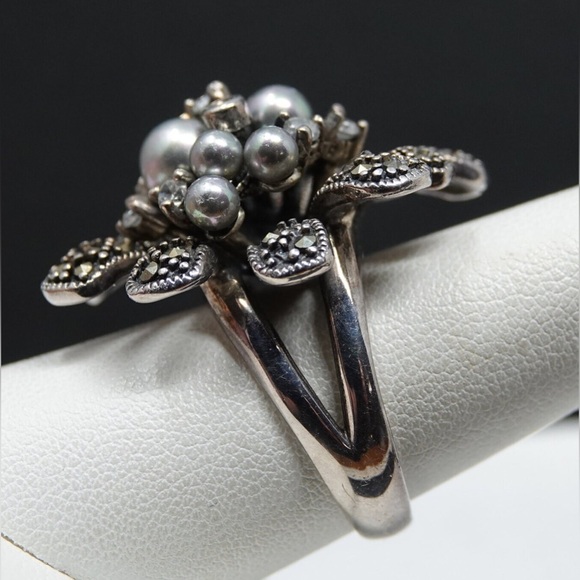 Size 8 Sterling, Pearl , Crystal and Marcasite Ring. - Picture 2 of 10